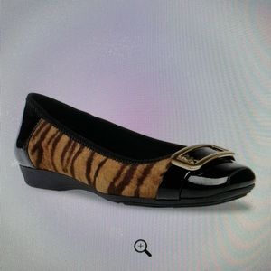Anne Klein leopard go flats